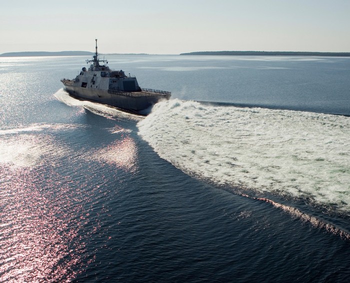 USS Freedom (LCS 1) có tốc độ chạy 40 knot, tương đương 74 km/giờ